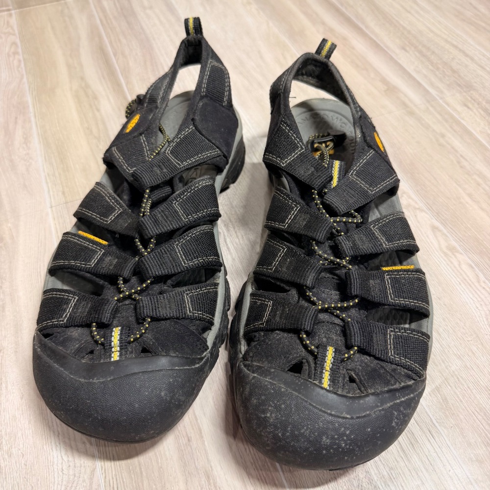 Keen Newport H2 Mens 10.5 Waterproof Hiking Sandals Black Yellow 1001907